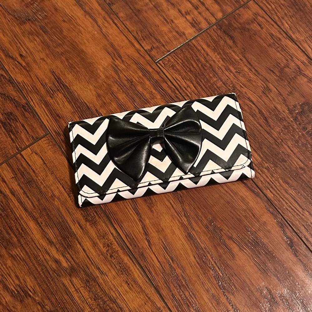 Adorable Chevron Clutch with Black Bow